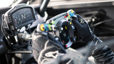 Bentley diseña un volante que es compatible con los videojuegos
