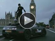 Freestyler muestra sus habilidades sobre un Bugatti Veyron 