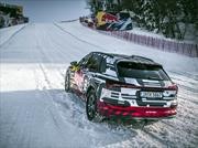 Audi e-tron asciende una pista de nieve con una inclinación cercana a 90º 