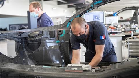 Bugatti reinicia la producción de sus autos