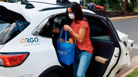 Ford y Wallmart desarrollan un servicio de reparto con autos autónomos