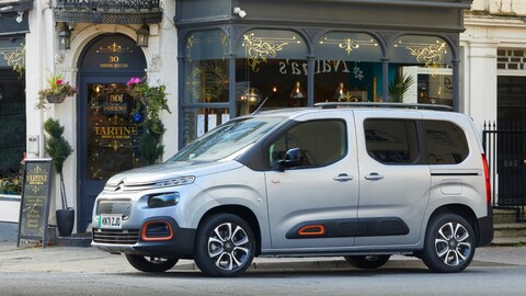 Furgones de pasajeros de Stellantis solo serán eléctricos en Europa