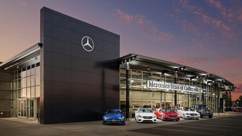 Daimler pretende vender 25 showrooms Mercedes-Benz