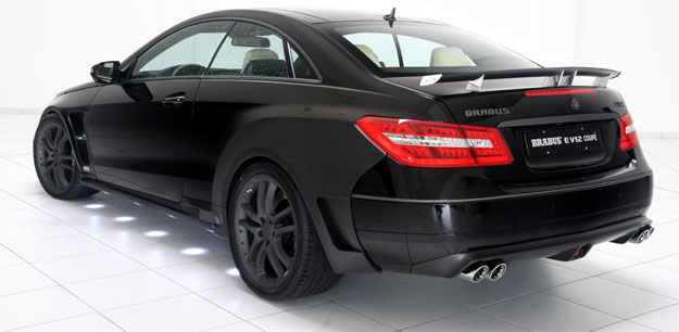 Brabus E V12 una bestia con traje sastre