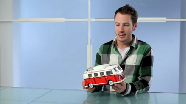 Una Volkswagen Combi 1962 hecha de Lego