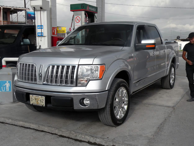Foto espía de la Lincoln Mark LT 2010 Foto espía de la Lincoln Mark LT 2010