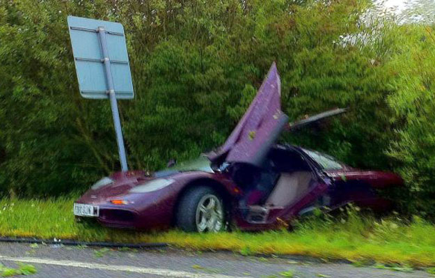 Mr. Bean destruye su Mclaren F1 en un accidente