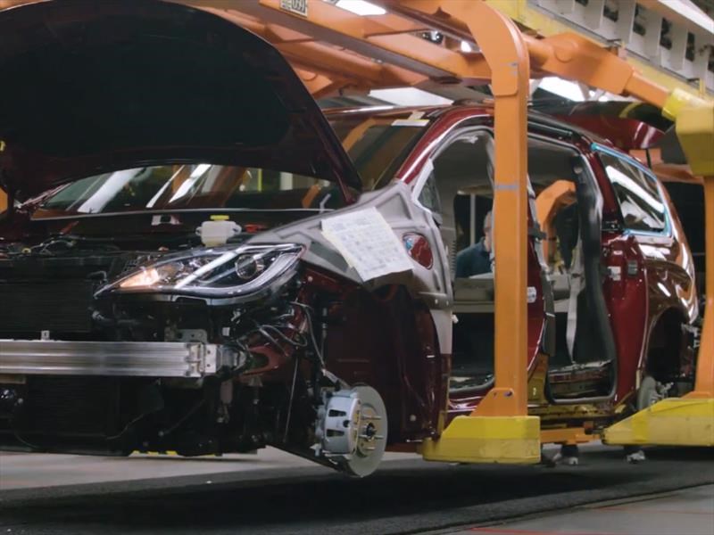 Chrysler Pacífica Hybrid 2017 comienza su producción