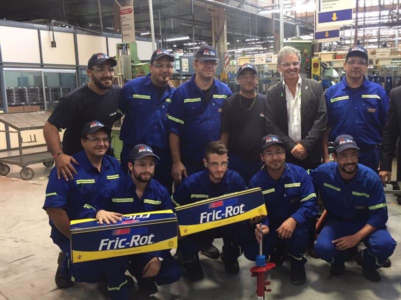 Francisco Cabrera visitó la planta de Fric-Rot