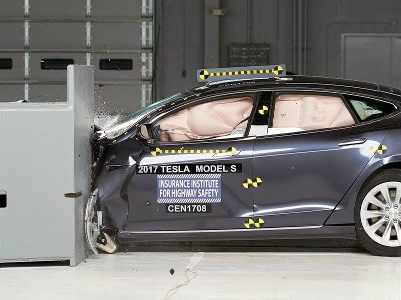 Tesla Model S no logra el Top Safety+ en pruebas de impacto