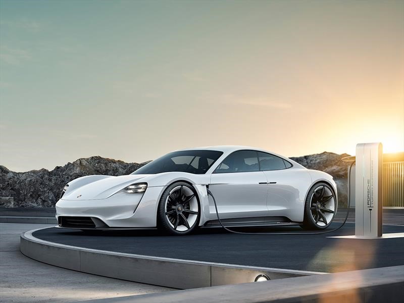 No más Mission E: desde ahora el Porsche eléctrico se llama Taycan