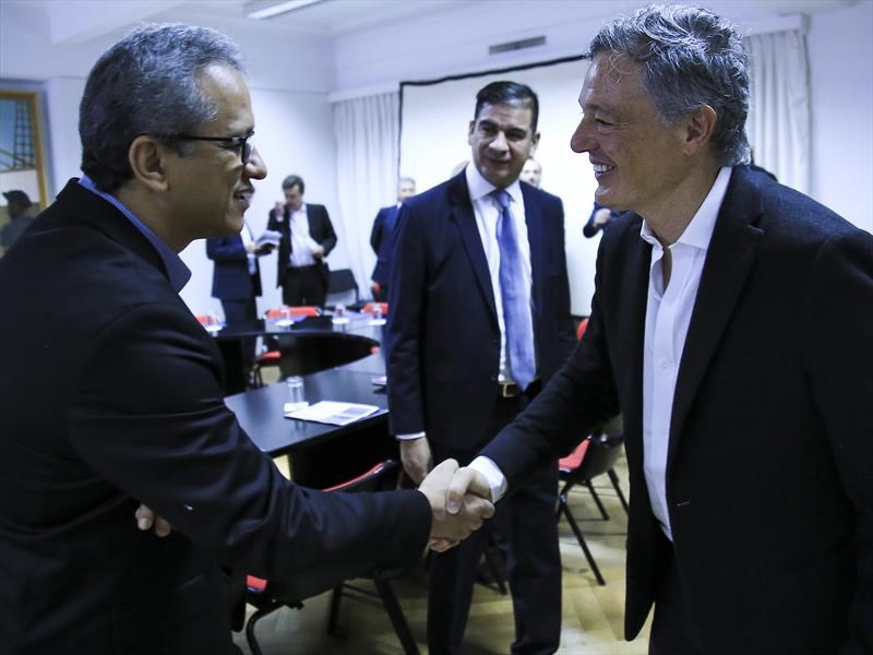 Francisco Cabrera se reunió con ADEFA