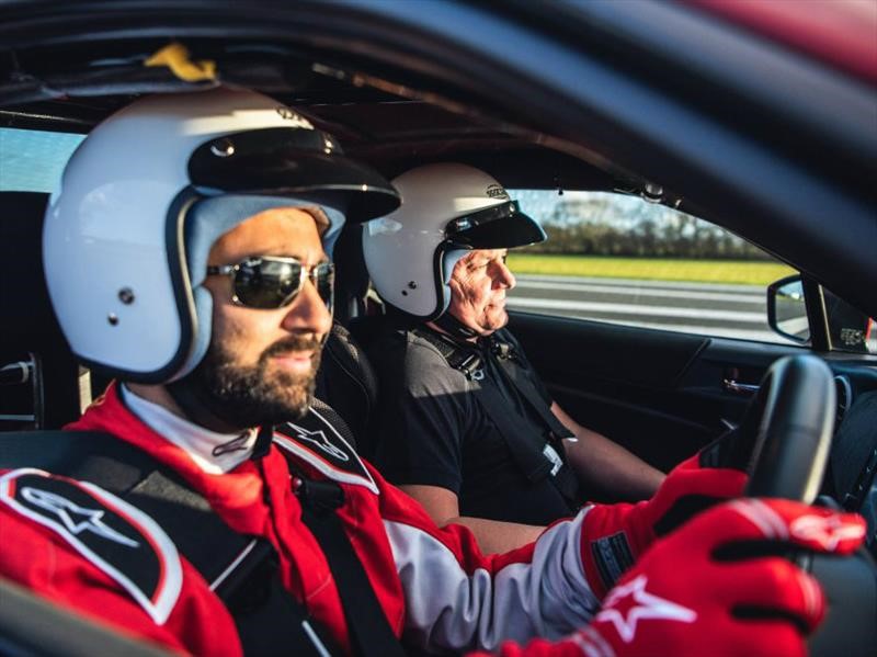 Persona invidente logra récord de velocidad en un circuito