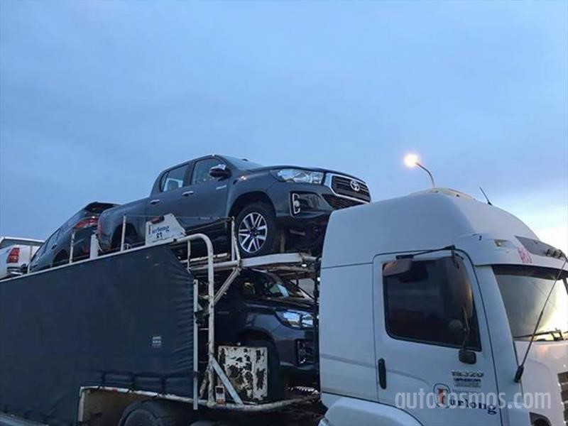 Fotos espía: La renovada Toyota Hilux pasea por Argentina