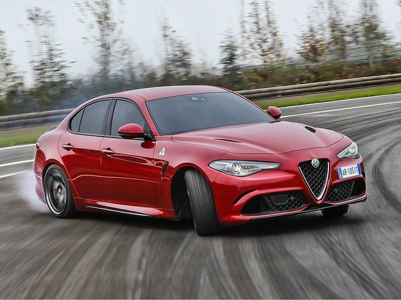 Vettel, Räikkönen y Giovinazzi se divierten en un Alfa Romeo Giulia Quadrifoglio