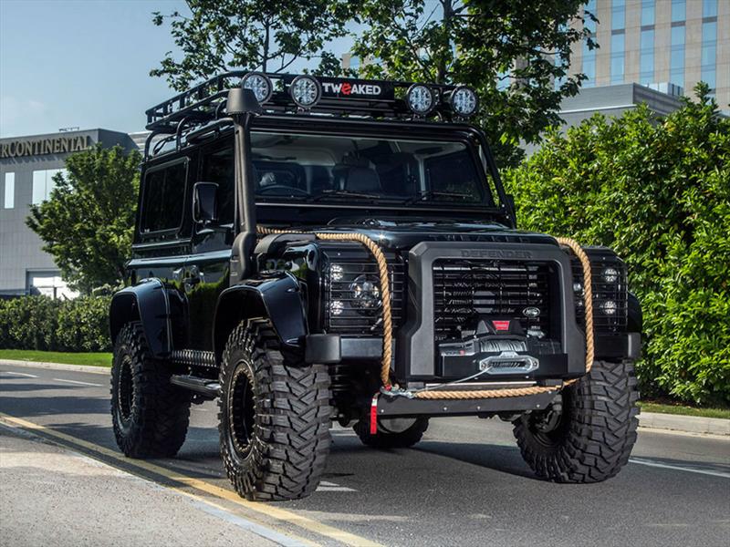 Spectre Edition Land Rover Defender 90 salta de la pantalla a la vida real