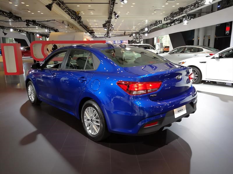 Este es el KIA Rio versión sedán que se presenta en Nueva York