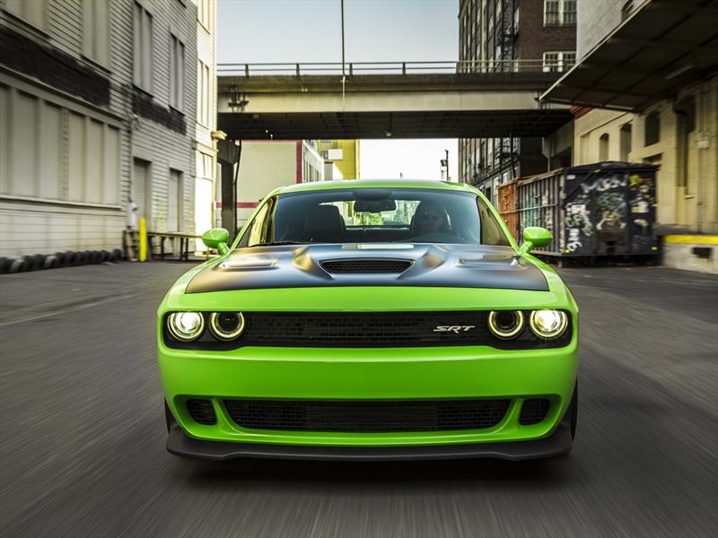 Dodge Challenger SRT Hellcat 2015 tiene un precio de 59,995 dólares