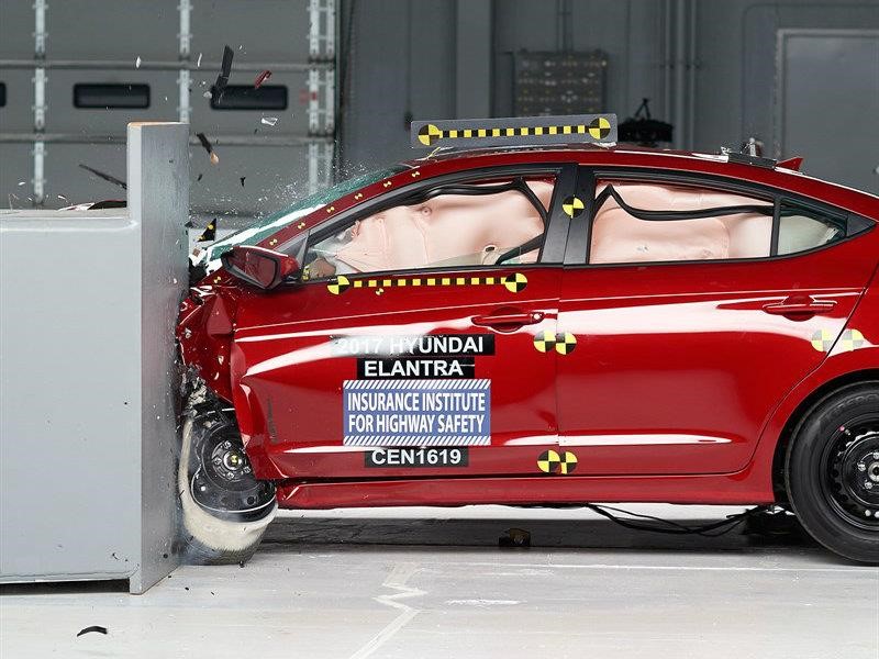 Hyundai Elantra 2018 obtiene el Top Safety Pick+ del IIHS