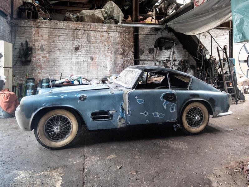 Jaguar XK 140, se subasta un modelo encontrado en un granero