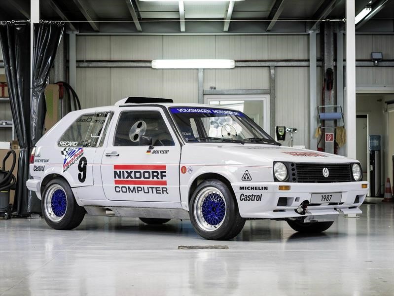 Volkswagen Golf 1987 con 2 motores es restaurado