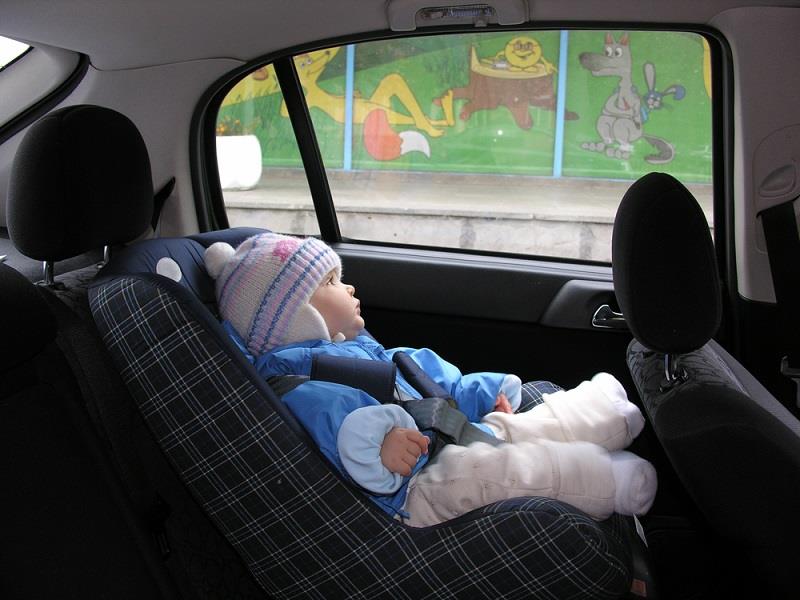 ¿Por qué tu hijo no tiene que usar campera cuando va en la silla de seguridad?