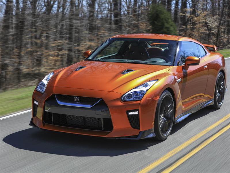 Nissan GTR Premium 2017 tiene un precio de 109,990 dólares