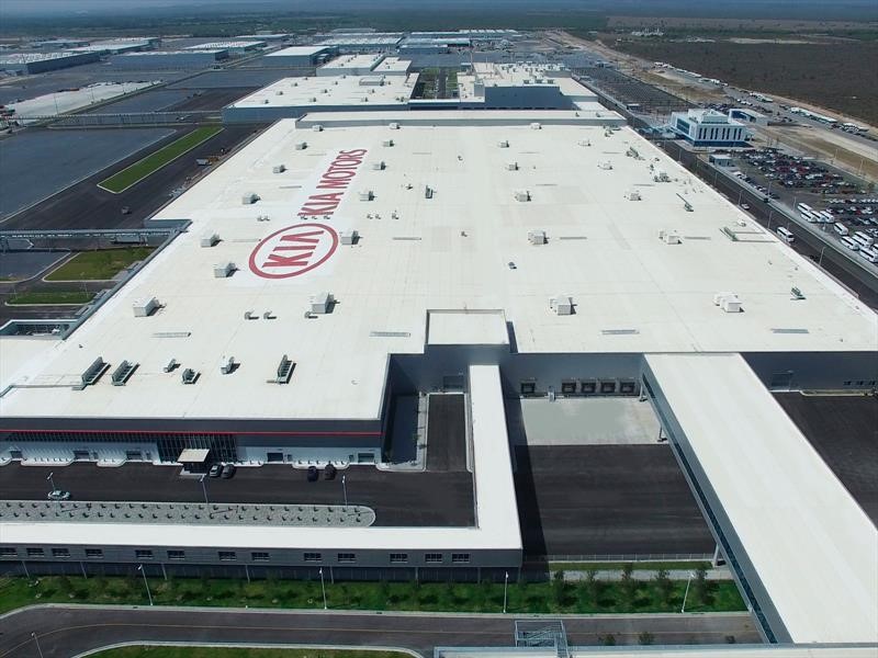 KIA celebra dos años de producción en México