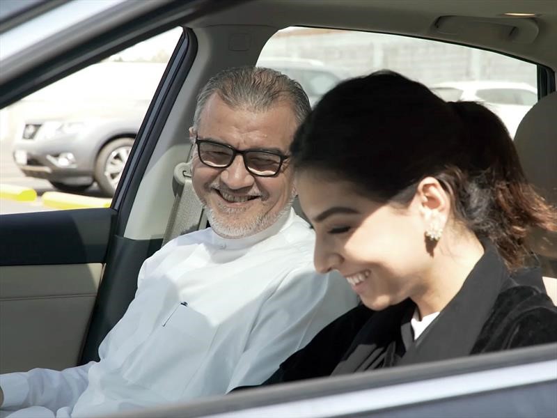 Nissan apoya a mujeres de Arabia Saudita tras nueva ley que les permite manejar