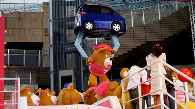 Toyota construye una garra gigante en Japón