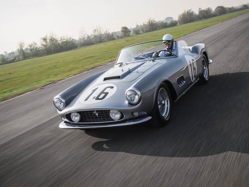 Ferrari 250 GT California Spider subastado por más de 300 millones de pesos