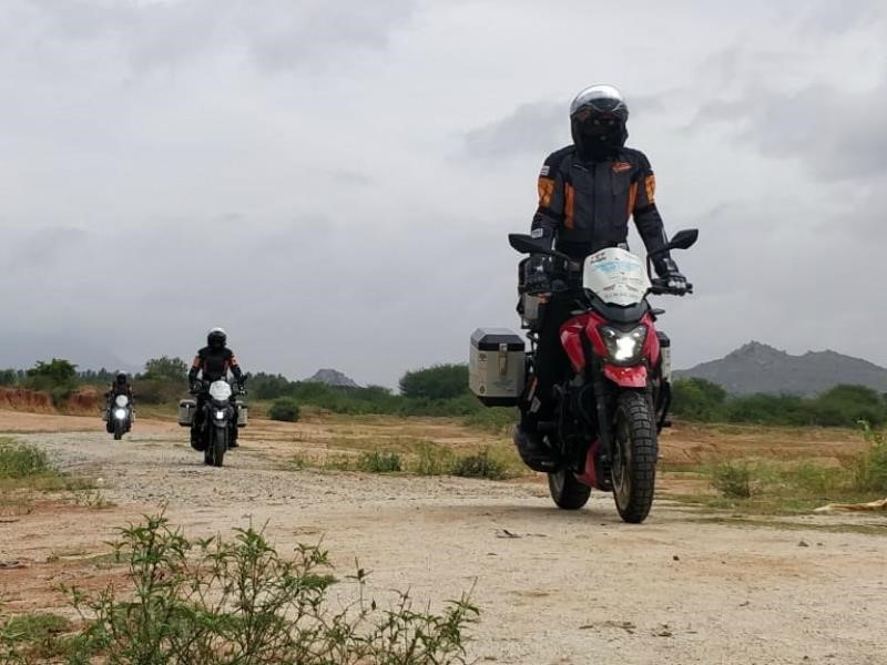 Bajaj unirá los polos Norte y Sur en una fantástica odisea