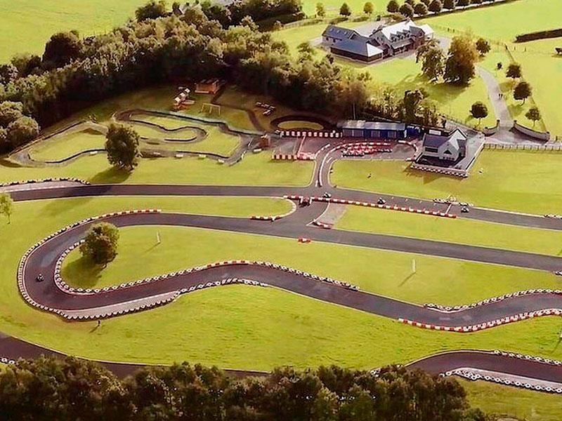 ¿Eres amante de los karts? Esta mansión es ideal para ti