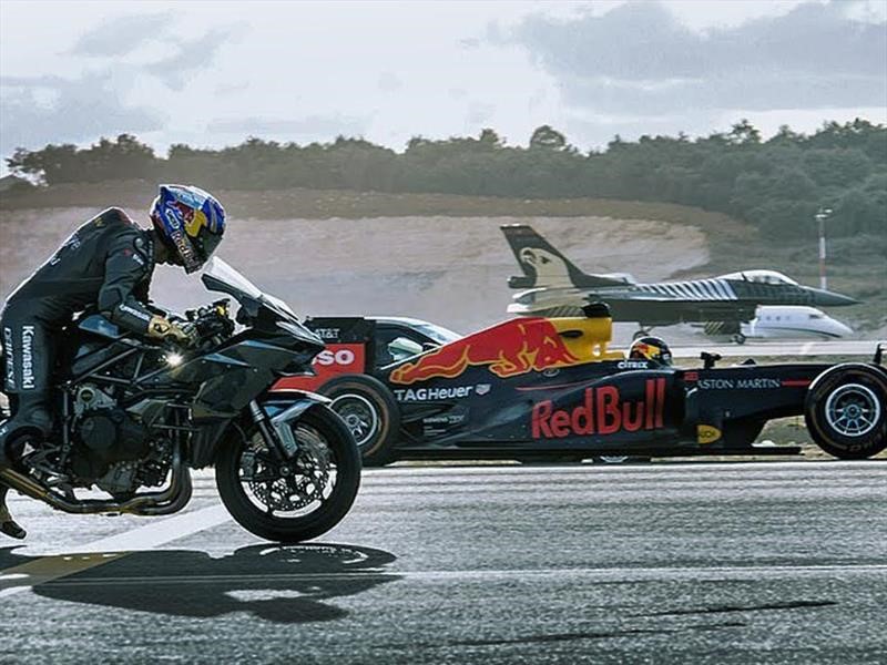 Moto, cuatro autos y dos aviones se enfrentan en una carrera, ¿cuál ganará?