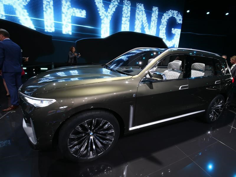 BMW Concept X7 iPerformance, refinada camioneta alemana