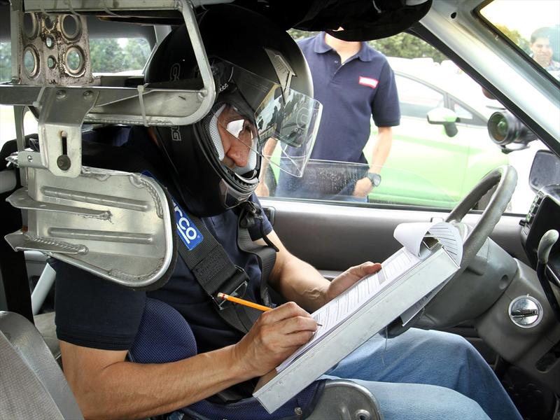 Realizan pruebas a autos chocolate