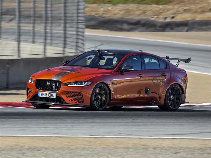 Jaguar XE SV Project 8 impone nuevo récord en Laguna Seca
