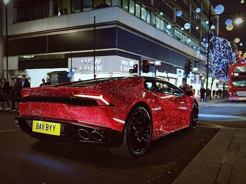 Un Lamborghini Huracán es cubierto con cristales Swarovski