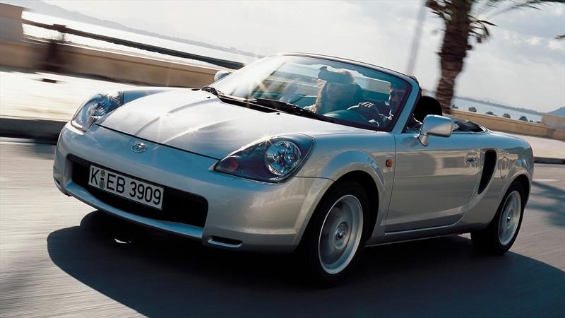 Toyota podría considerar traer de vuelta al MR2