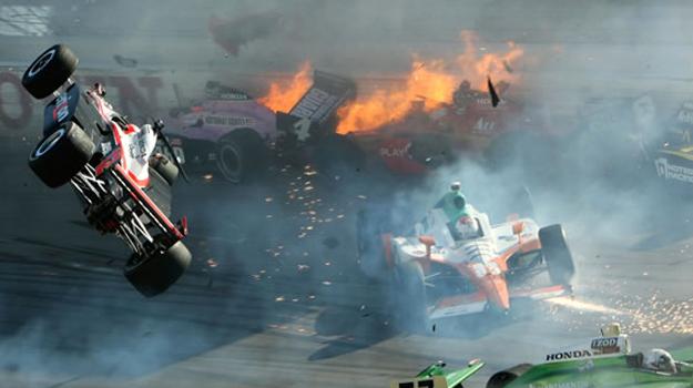 Muere el piloto Dan Wheldon en el óvalo de Las Vegas