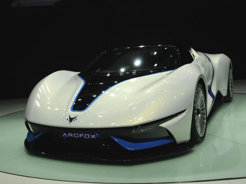 BAIC Arcfox-7 debuta