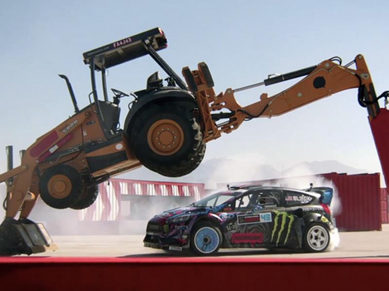 Video: Ken Block driftea entre camiones de construcción
