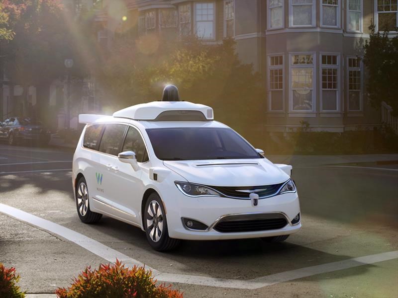 Waymo utiliza 100 Chrysler Pacifica para el desarrollo de conducción autónoma