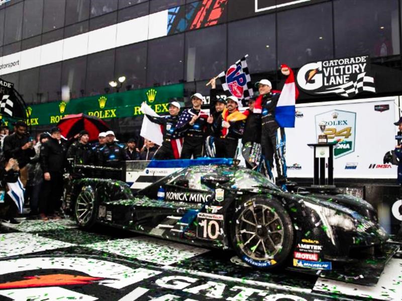 Fernando Alonso gana las 24 Horas de Daytona