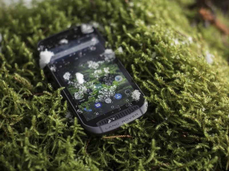 Llamado a la aventura: Land Rover presentó su smartphone