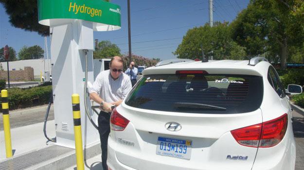 Abren estación de hidrógeno que funciona con agua no potable