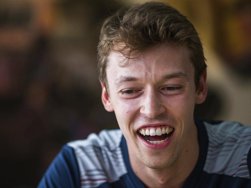 Pierre Gasly reemplaza a Kvyat para el resto de la temporada en Toro Rosso