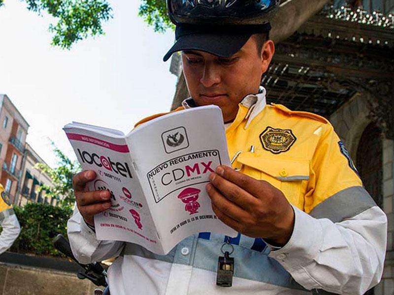 Estos son algunos hábitos de manejo que son una infracción en la CDMX