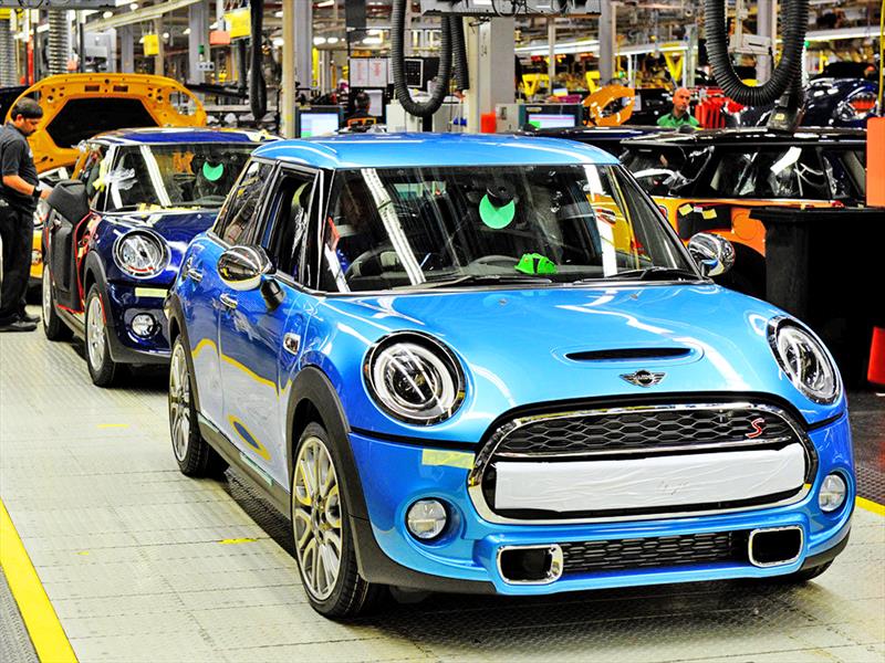 Inédito MINI 5 Puertas inicia producción