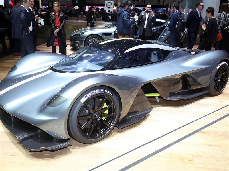 Aston Martin Valkyrie, listo para las batallas